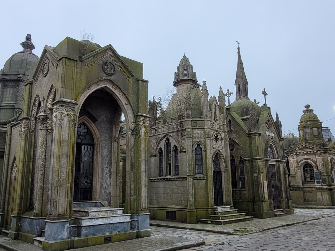 Cementerio Unico de Azul-Azul必去景点