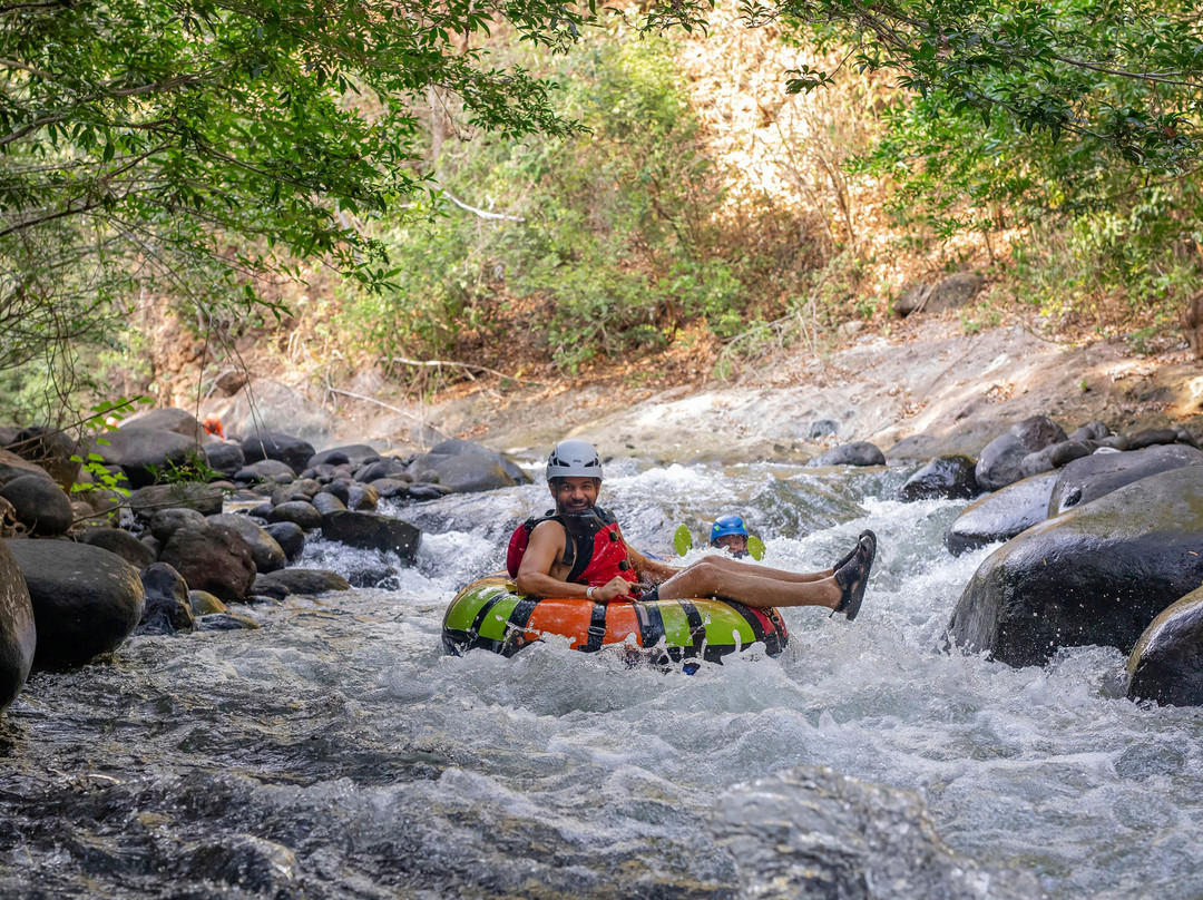 Adventure Tours Hacienda Guachipelin-瓜纳卡斯特自然保护区必去景点