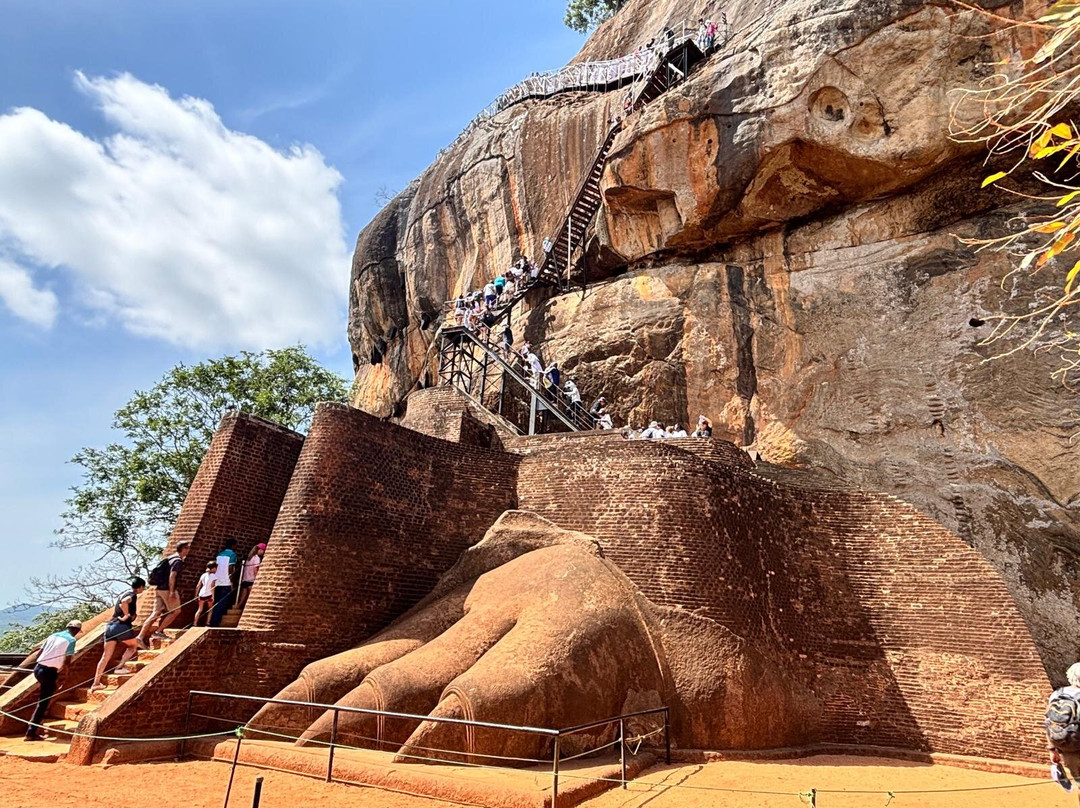 AroundCeylon Tours-Divulapitiya必去景点