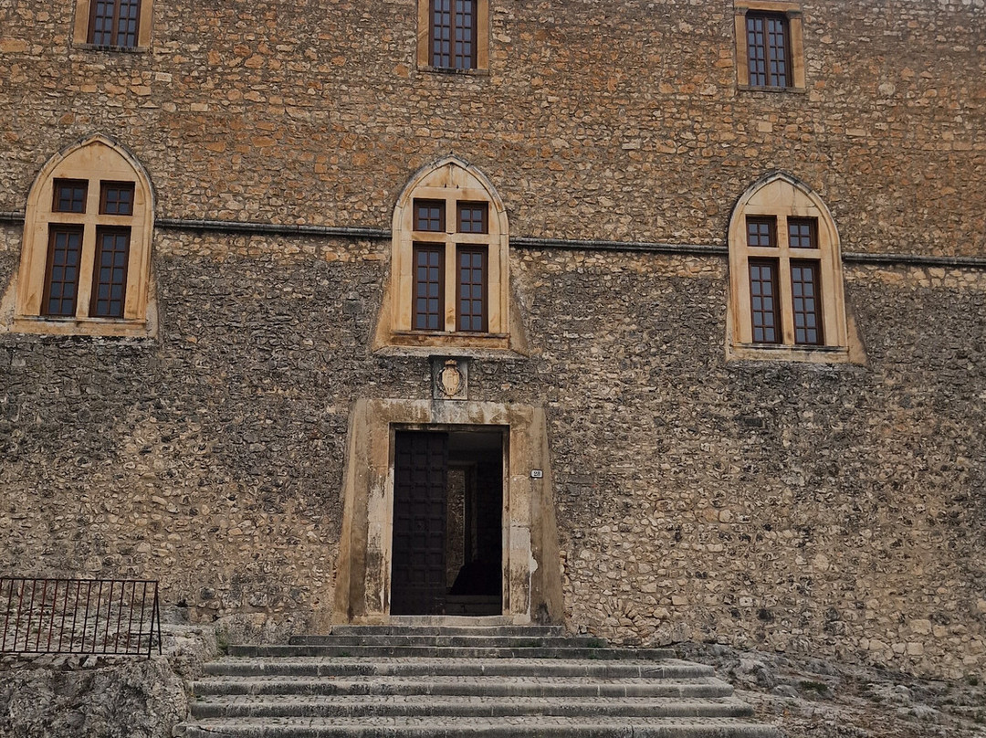 Castello Piccolomini di Capestrano-Capestrano必去景点