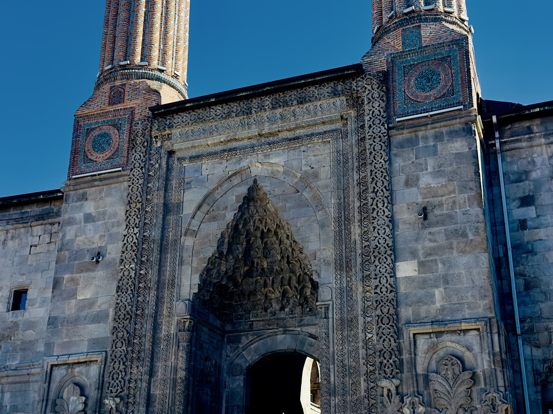 Twin Minaret Madrasa-Erzurum必去景点