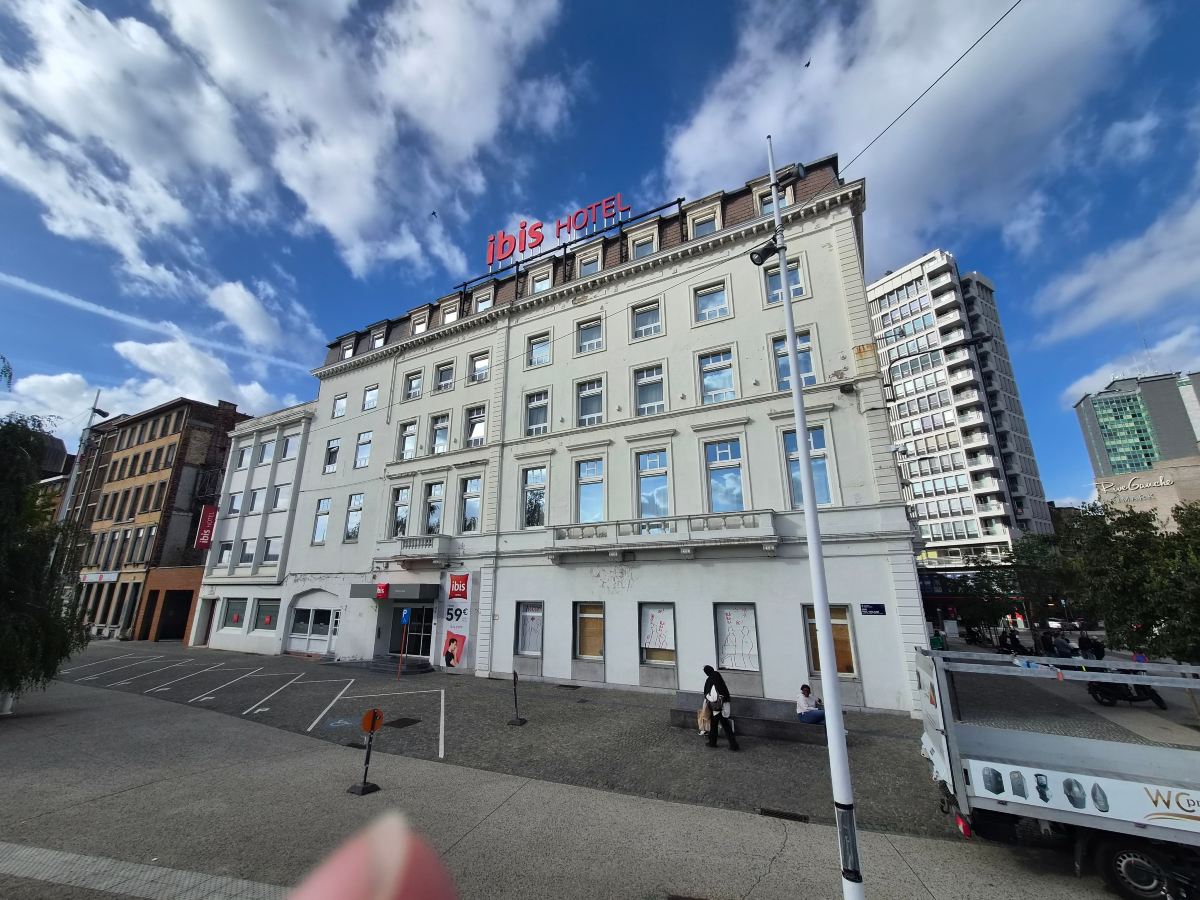 宜必思沙勒罗瓦中心火车站酒店-旅行者