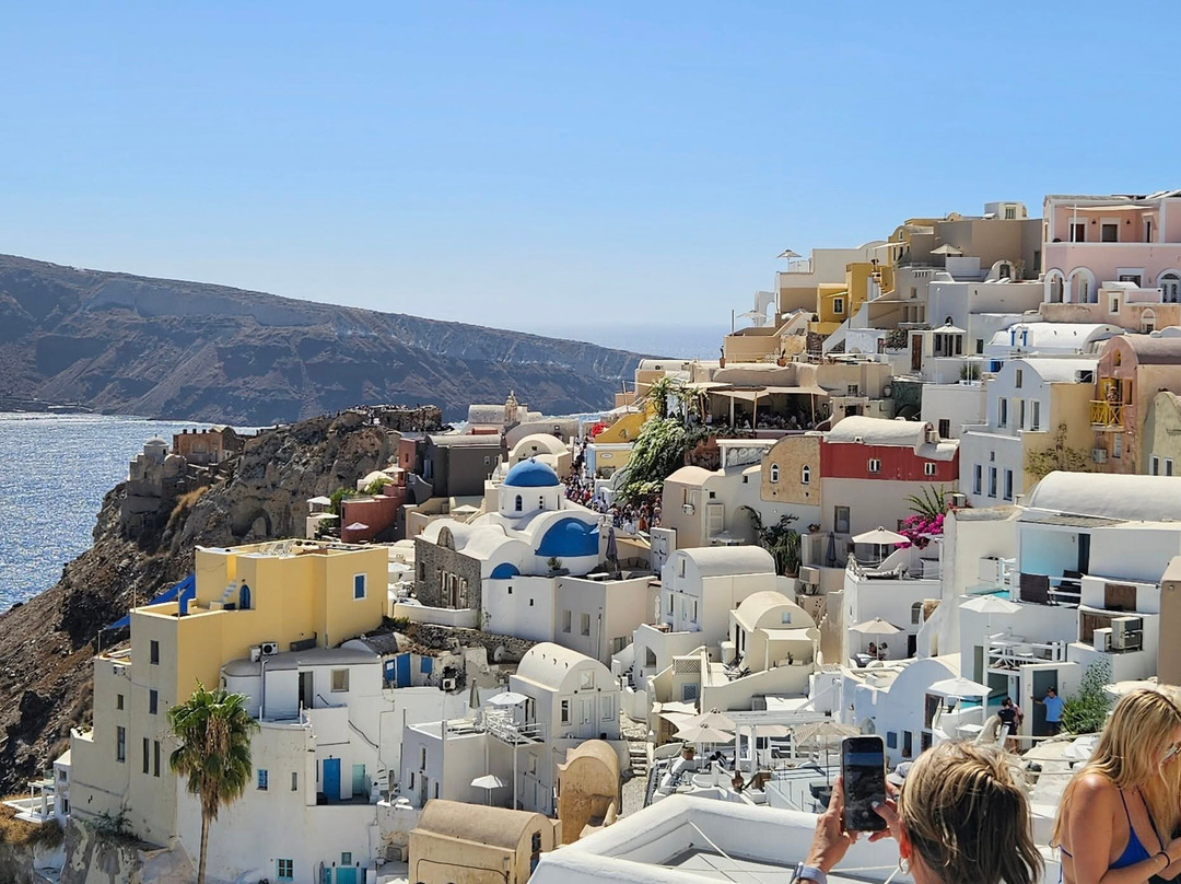 Picturesque Blue Dome Santorini-伊亚必去景点