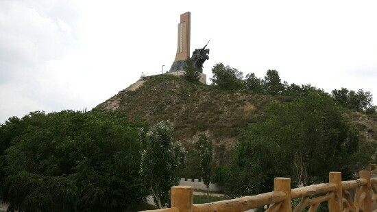 百灵庙抗日纪念碑