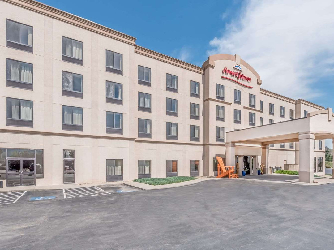 急流市豪生套房酒店主图