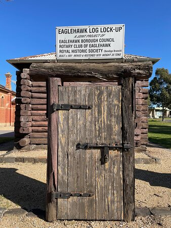 Eaglehawk Log Lock Up-Eaglehawk必去景点