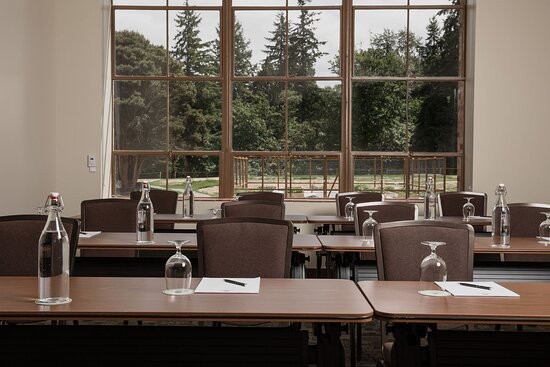 The Lodge At St. Edward Park主图