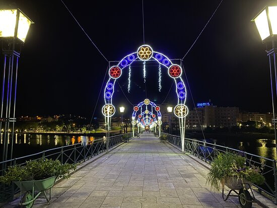 Ponte Românica (ponte Velha)景点图片