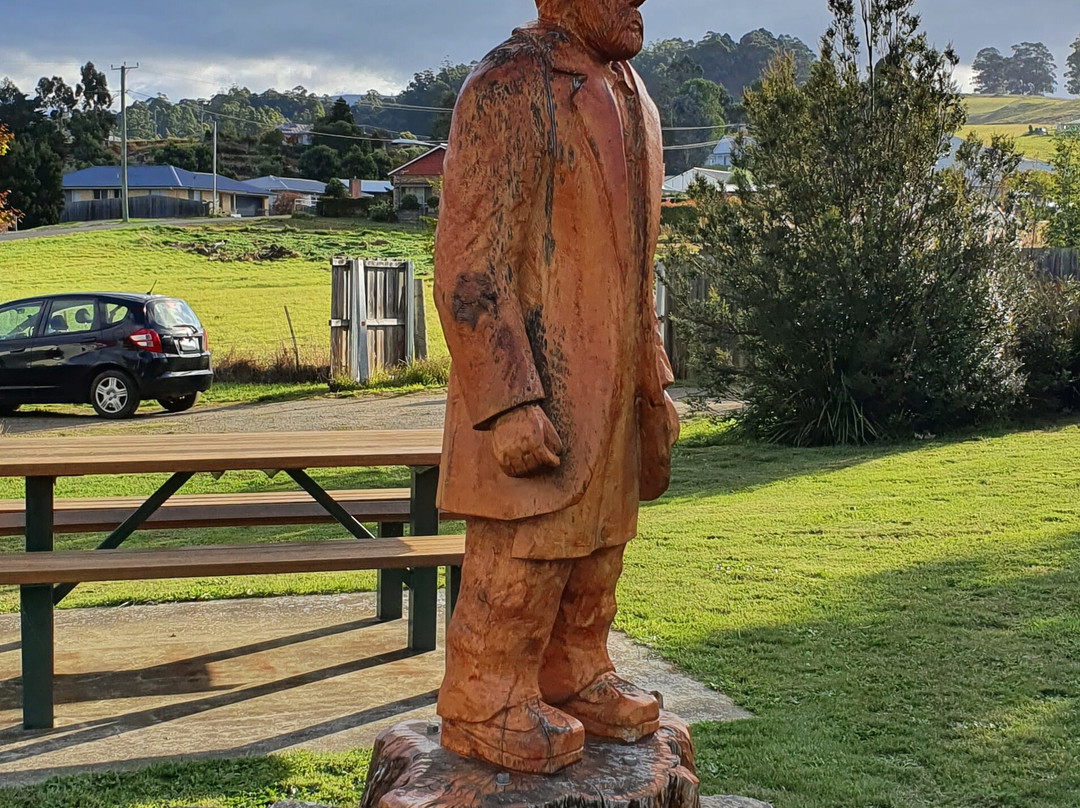 Geeves Monument And Swamp Gum景点图片