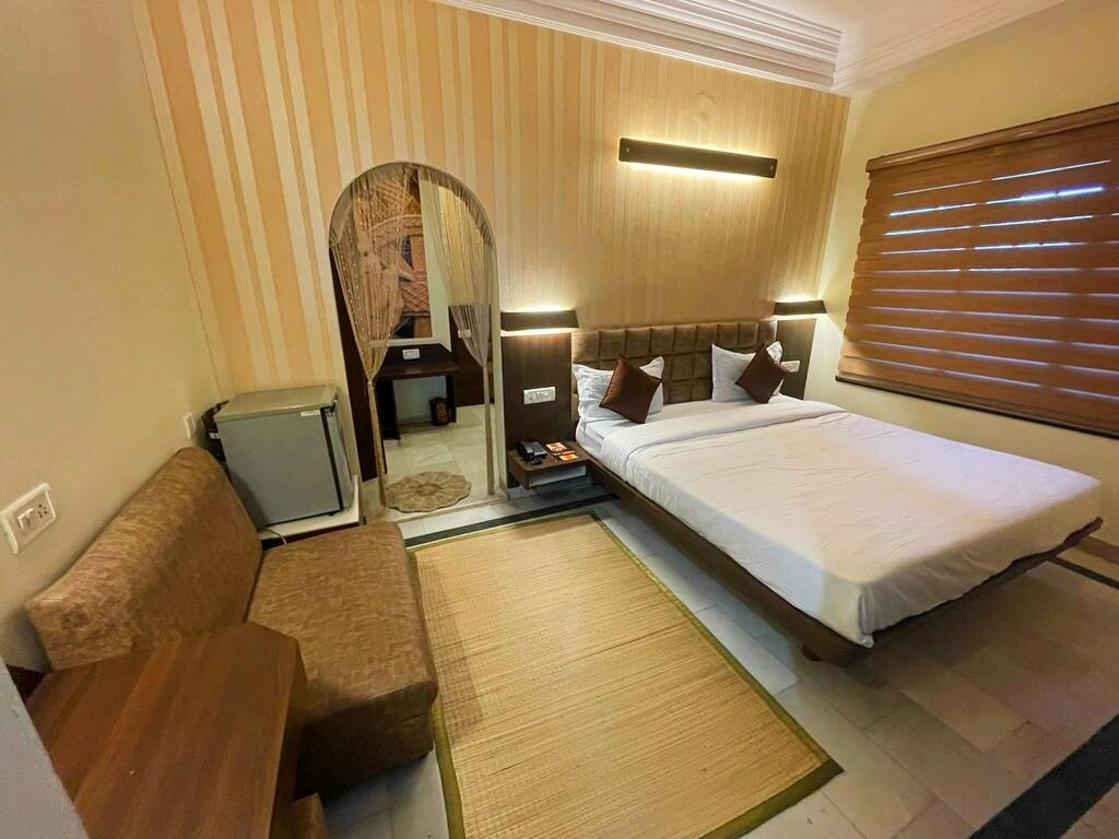 Brajrajnagar酒店住宿-Yogendra Hotel