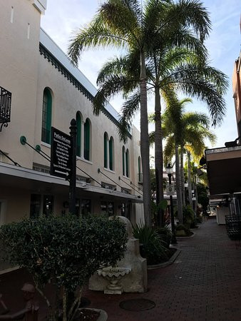 Fort Myers River District-迈尔斯堡必去景点