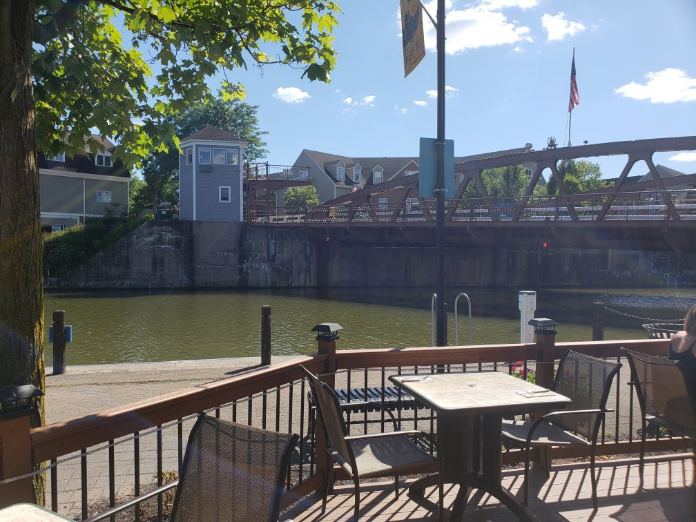 Lulu Taqueria and Bar