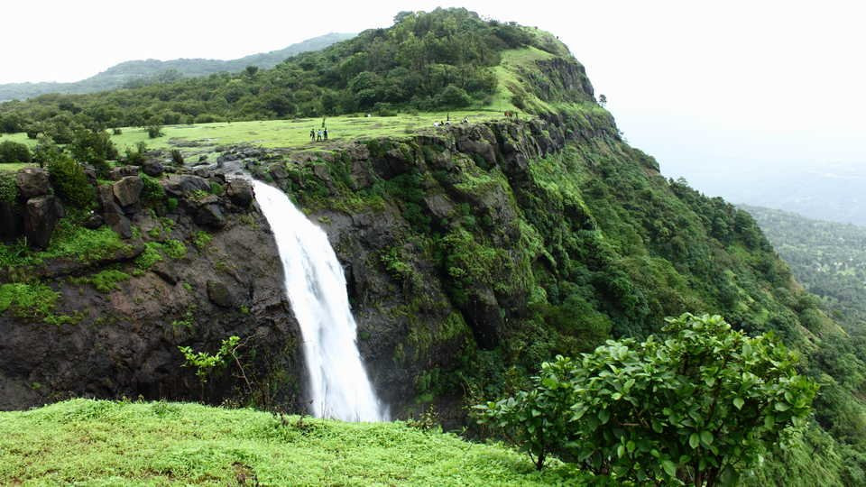 Madhe Ghat Water Fall景点图片