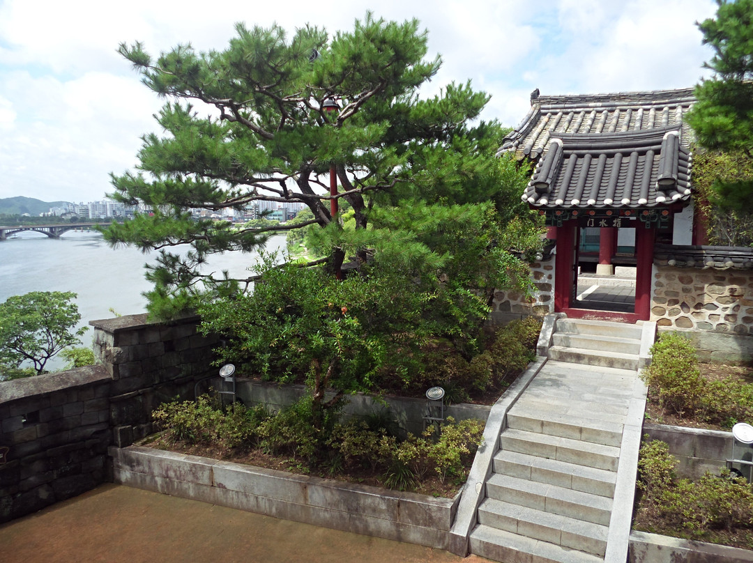 Chokseongnu Pavilion景点图片