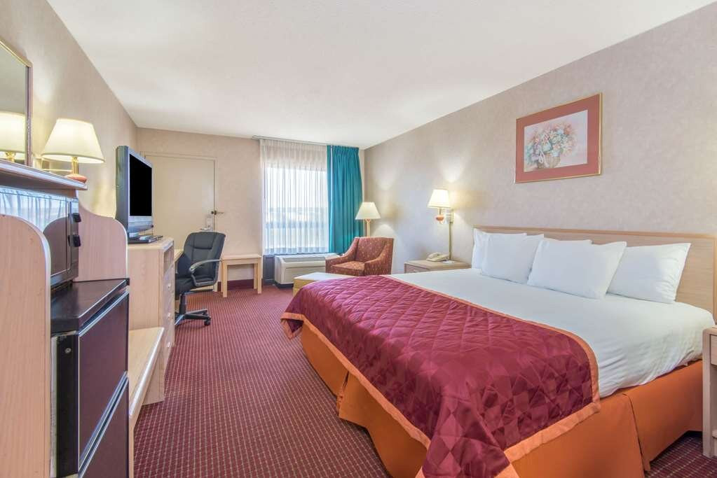 Baymont by Wyndham Topeka主图