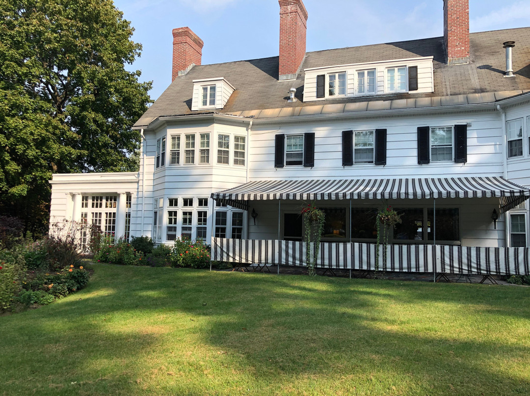 Four Chimneys Inn & Restaurant主图