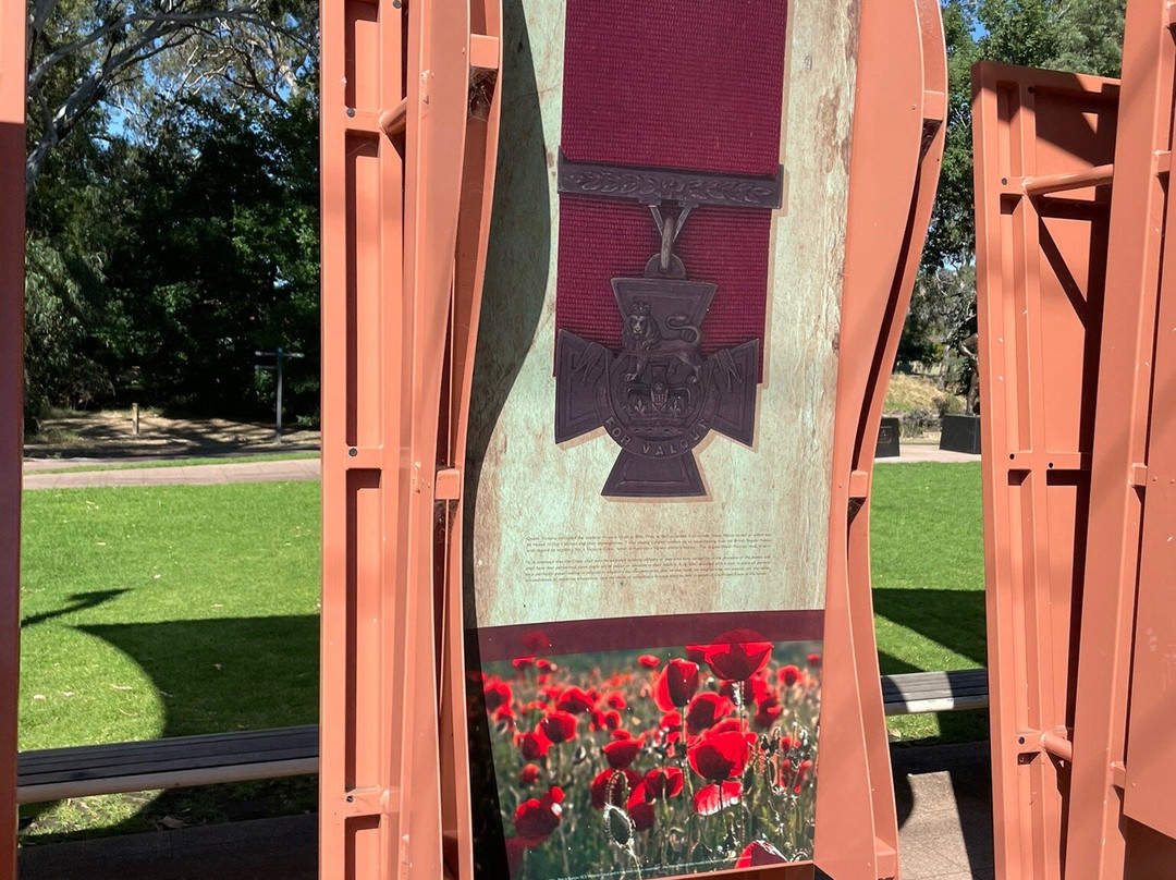 Victoria Cross Memorial景点图片
