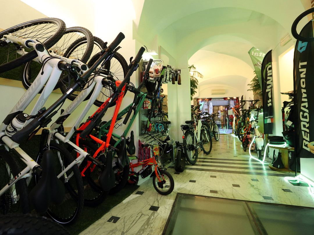 Bike Fever - rental and services-热那亚必去景点