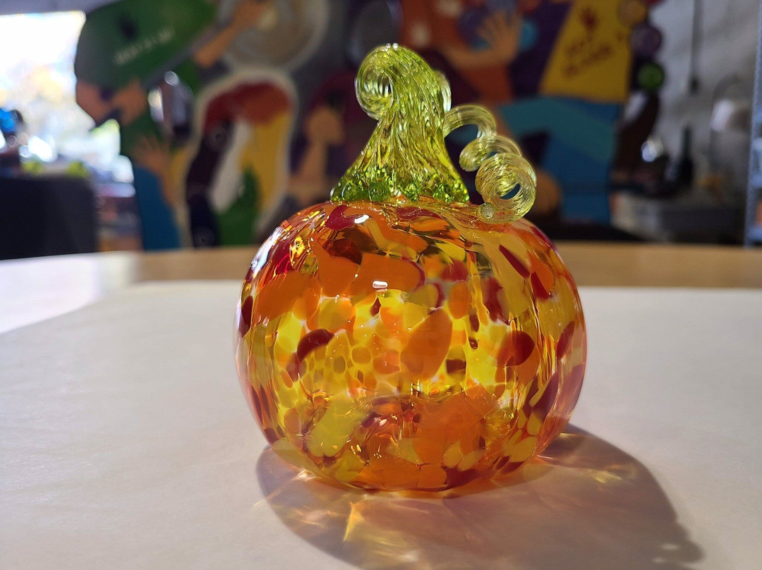 Hands On Glass Studio景点图片