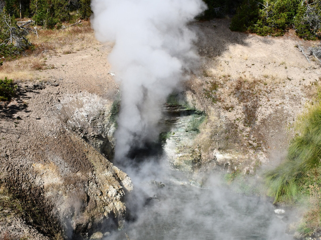 Dragon's Mouth Springs-黄石国家公园必去景点