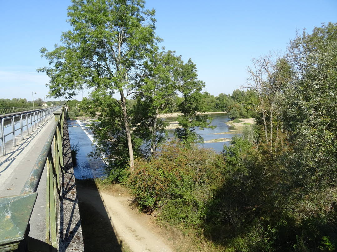 Pont Canal Du Guetin-Cuffy必去景点