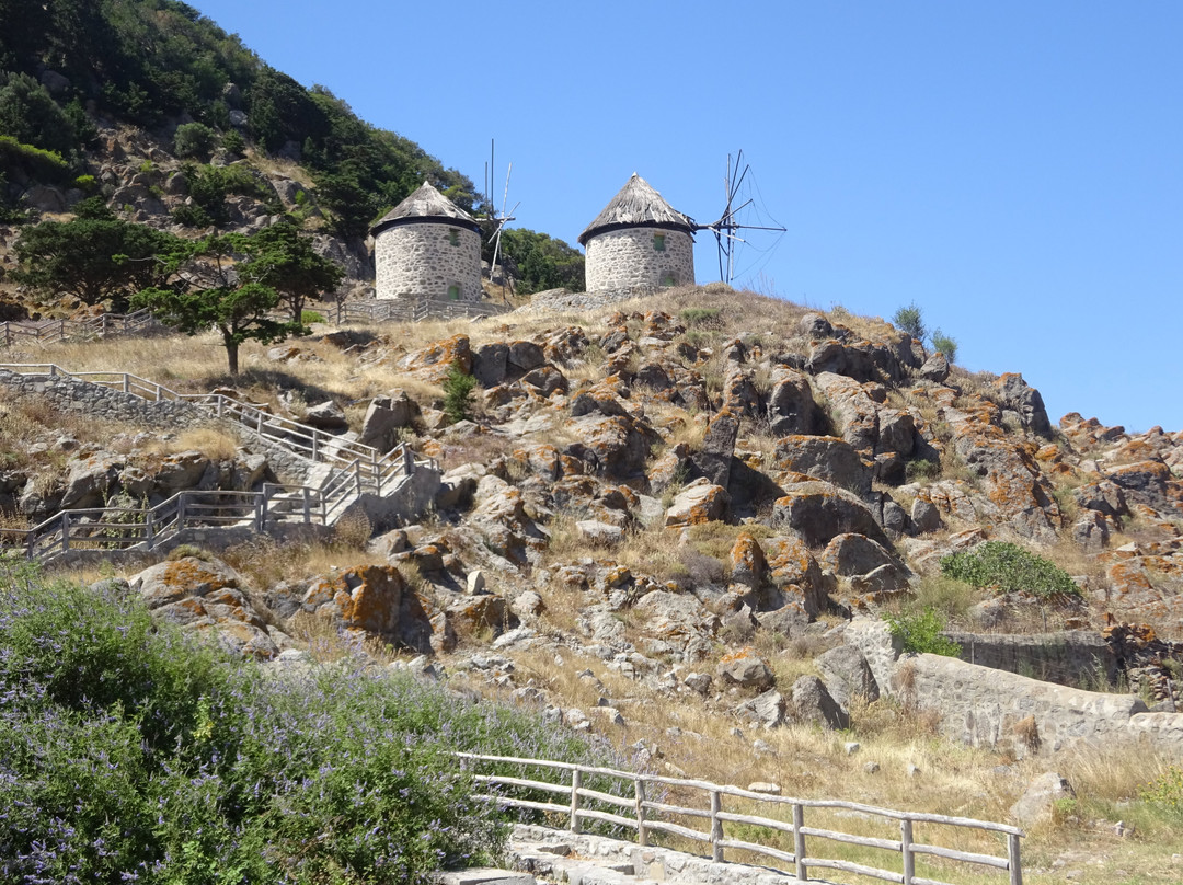 Windmills of Agios Athanasios景点图片