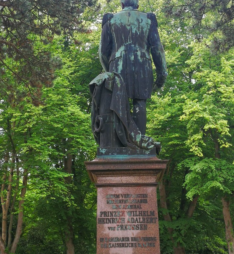 Friedrich-Wilhelm-Platz mit Prinz-Adalbert-von-Preußen-Denkmal-威廉港必去景点