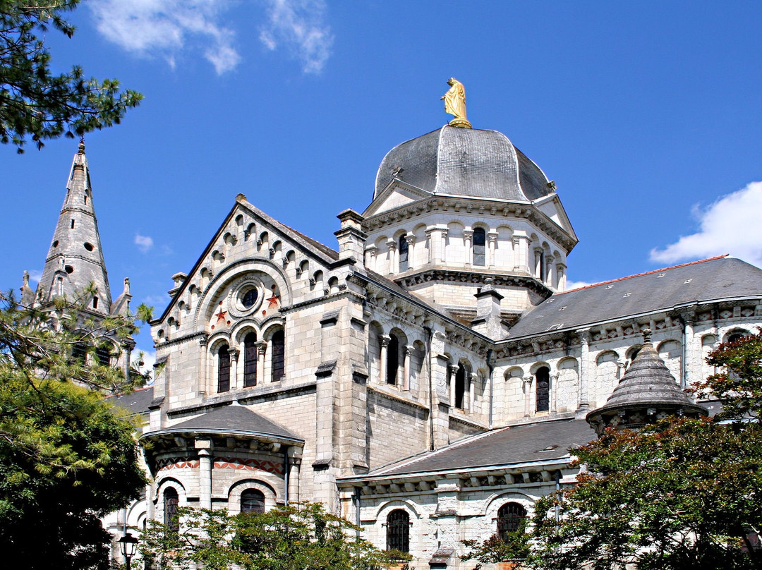 Eglise Notre Dame de Chateauroux景点图片