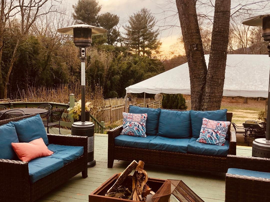 The Blue Door Kitchen and Inn主图