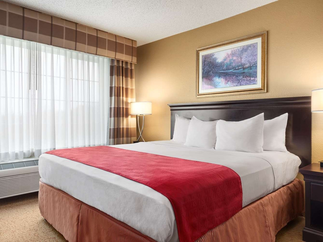 Country Inn & Suites by Radisson, West Bend, WI主图