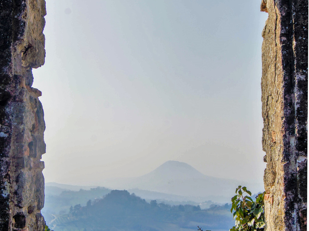 Ruderi Castello di Speronella a Rocca Pendice景点图片