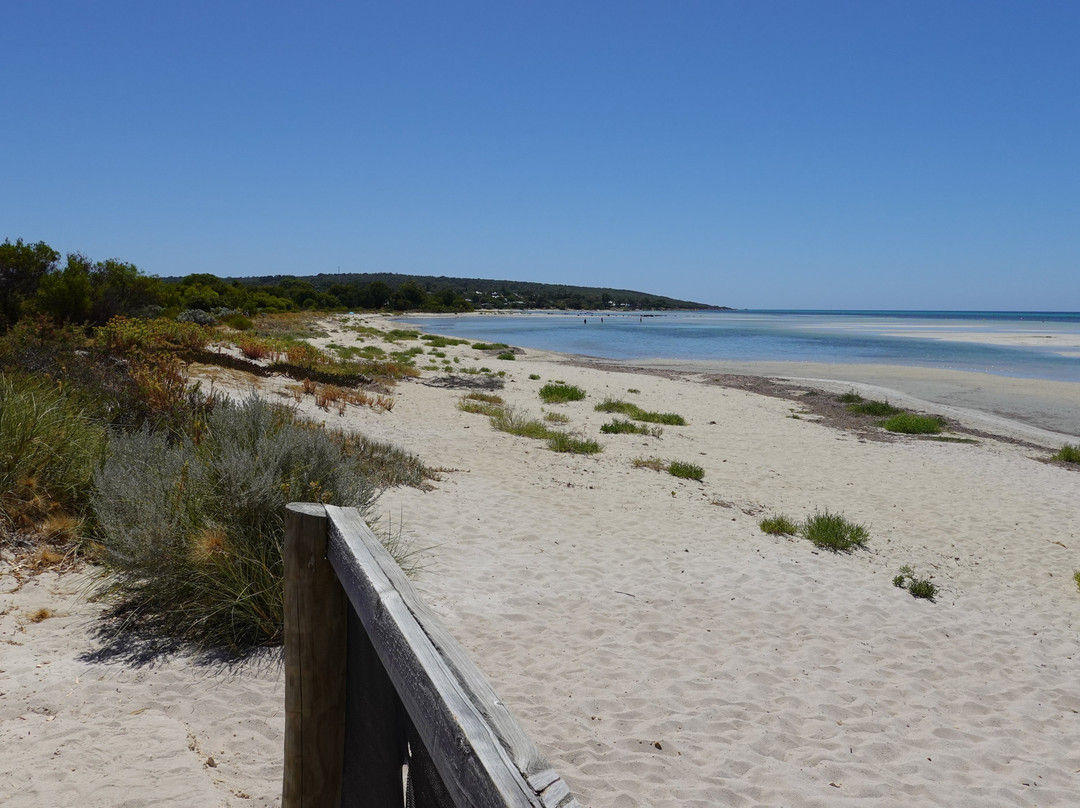 Dunsborough Beach景点图片