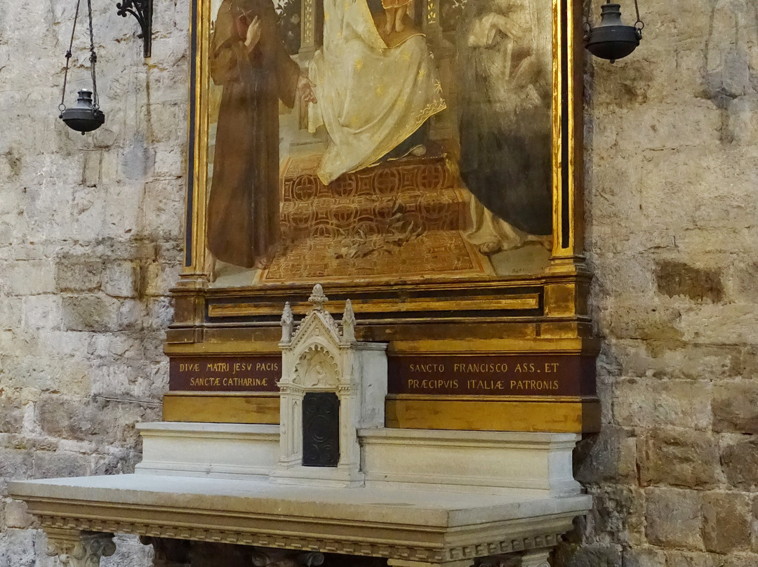 Chiesa dei SS Michele e Adriano-阿雷佐必去景点