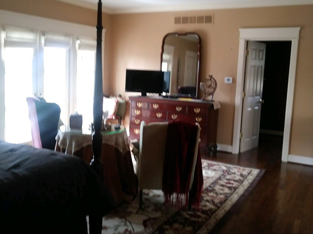 Yellow Carriage House Bed and Breakfast Inn主图