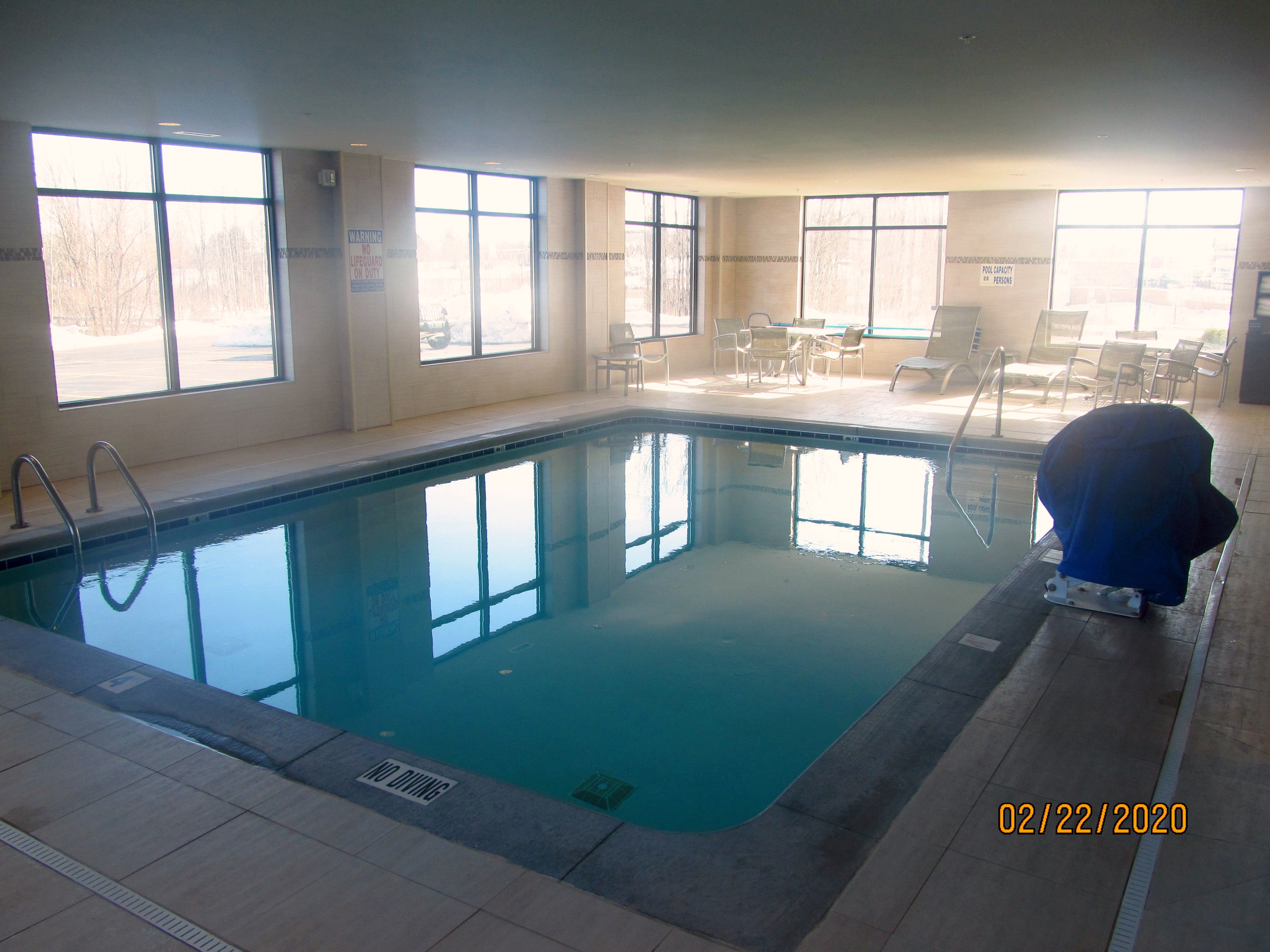 Hampton Inn Big Rapids-泳池