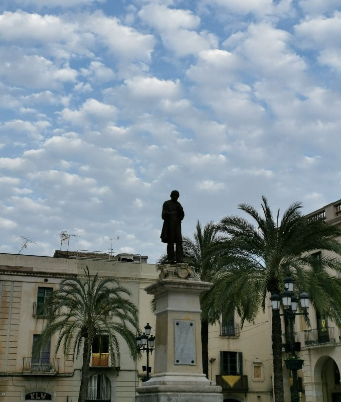 Plaça de la Vila-比利亚努埃瓦－赫尔特鲁必去景点