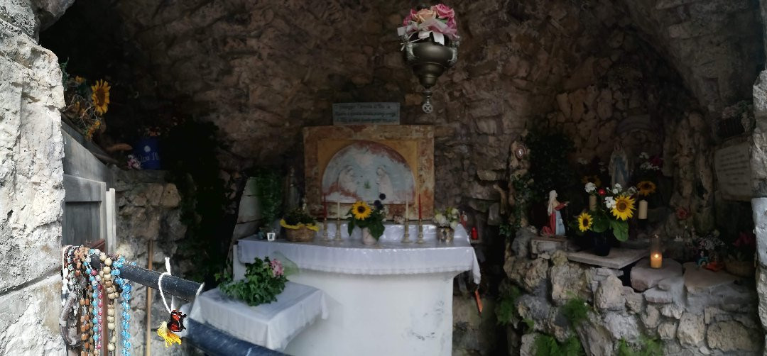 Grotta di Lourdes景点图片