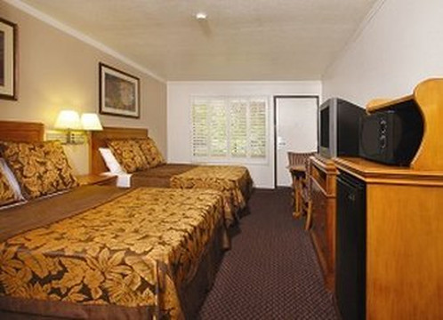 阿纳海姆沙漠旅馆及套房主图