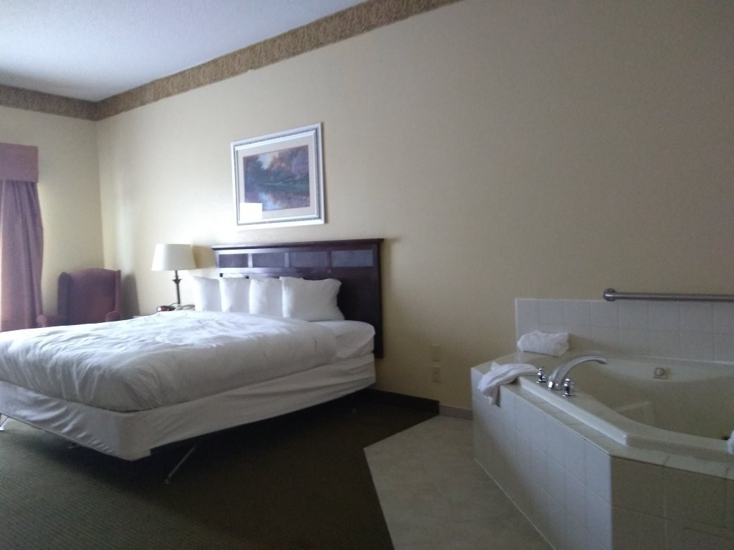 Comfort Inn & Suites Hampton Near Coliseum主图