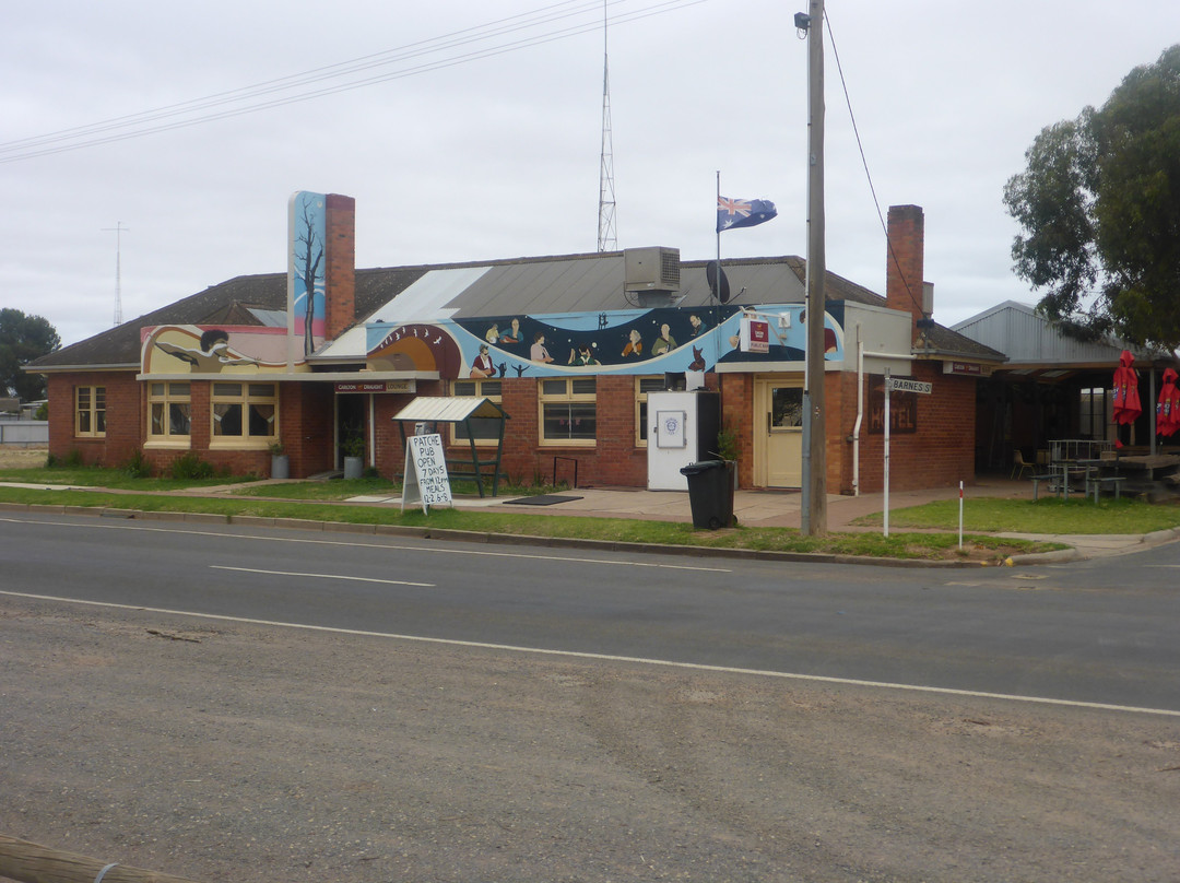Mallee Hen Sculptures-Patchewollock必去景点