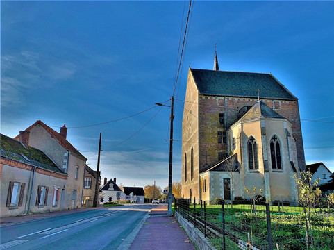 Saint-Laurent Church "called Grand' Maison"-Saint-Laurent-en-Gatines必去景点