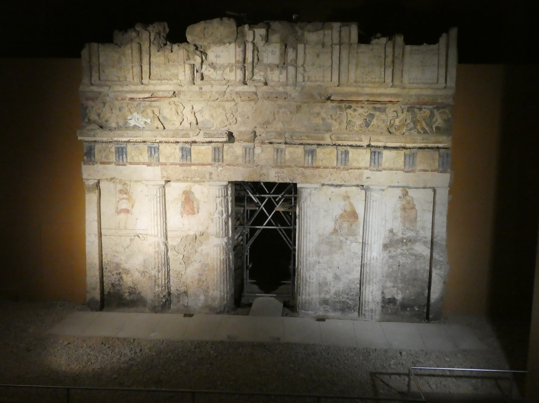 The Macedonian Tombs of Lefkadia-Naousa必去景点