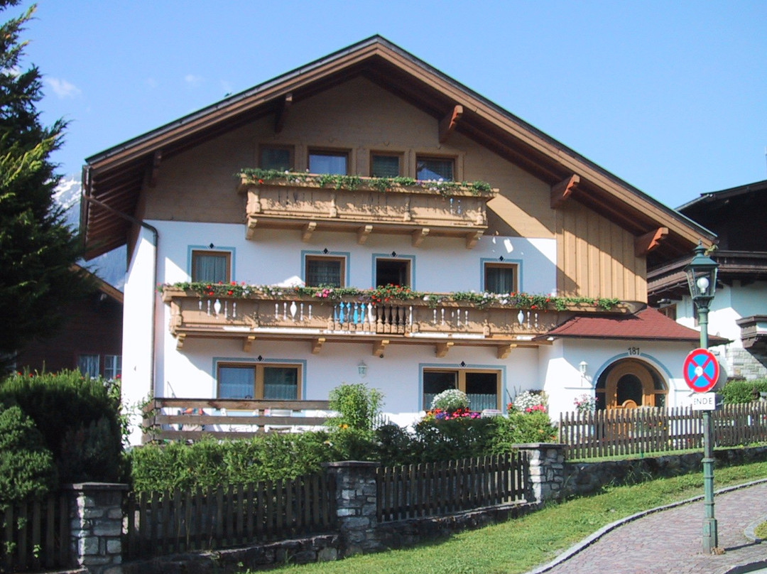 Happy Lake by Thomas Strugger主图