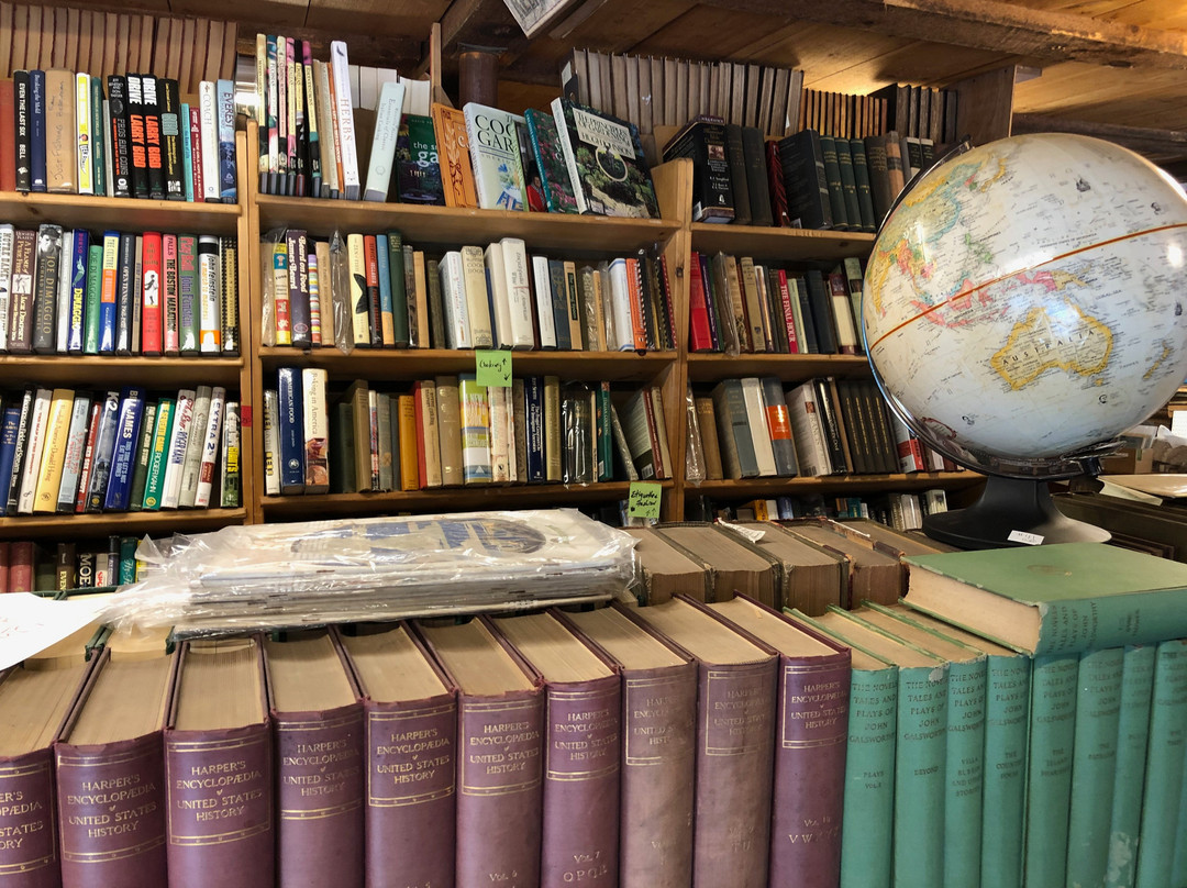 Avenue Victor Hugo Books-Lee必去景点