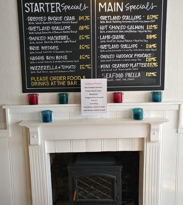 Crown & Anchor Inn主图