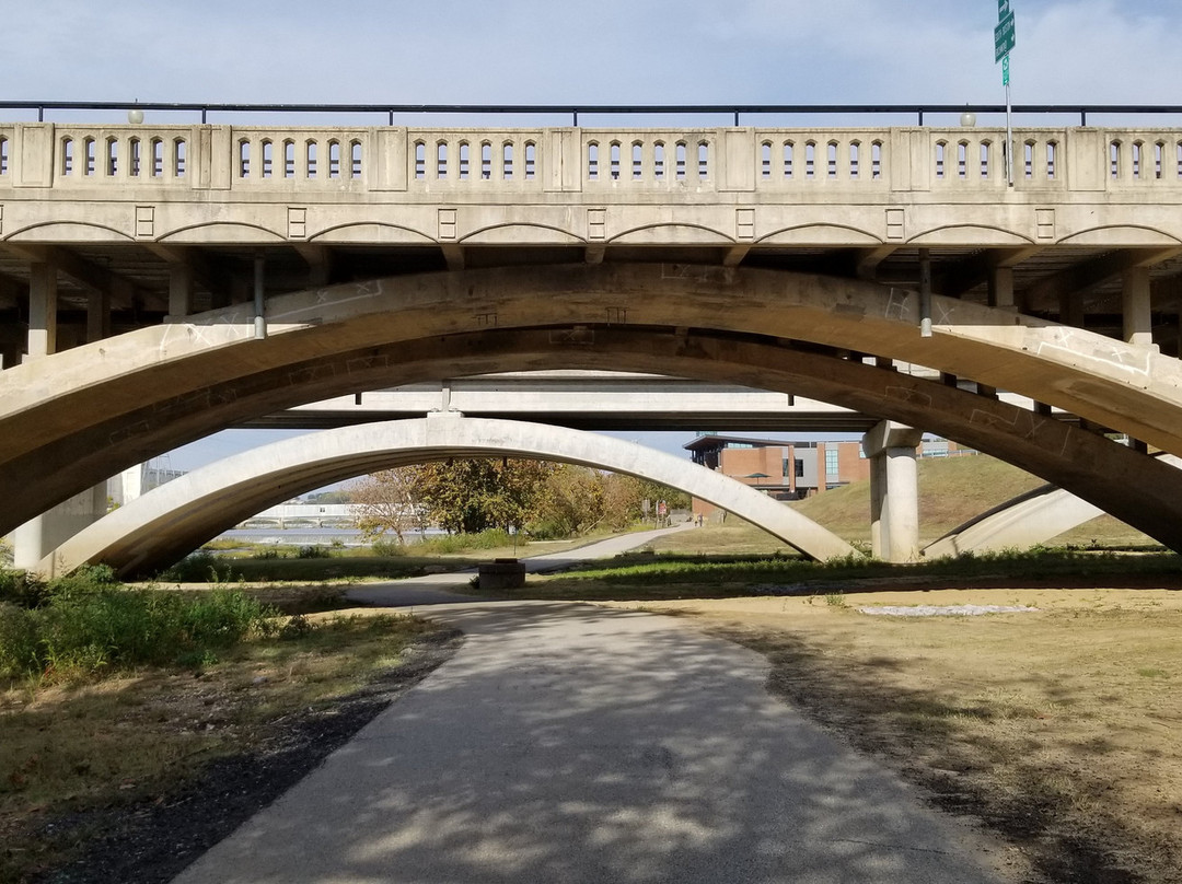 Danville's Riverwalk Trail景点图片