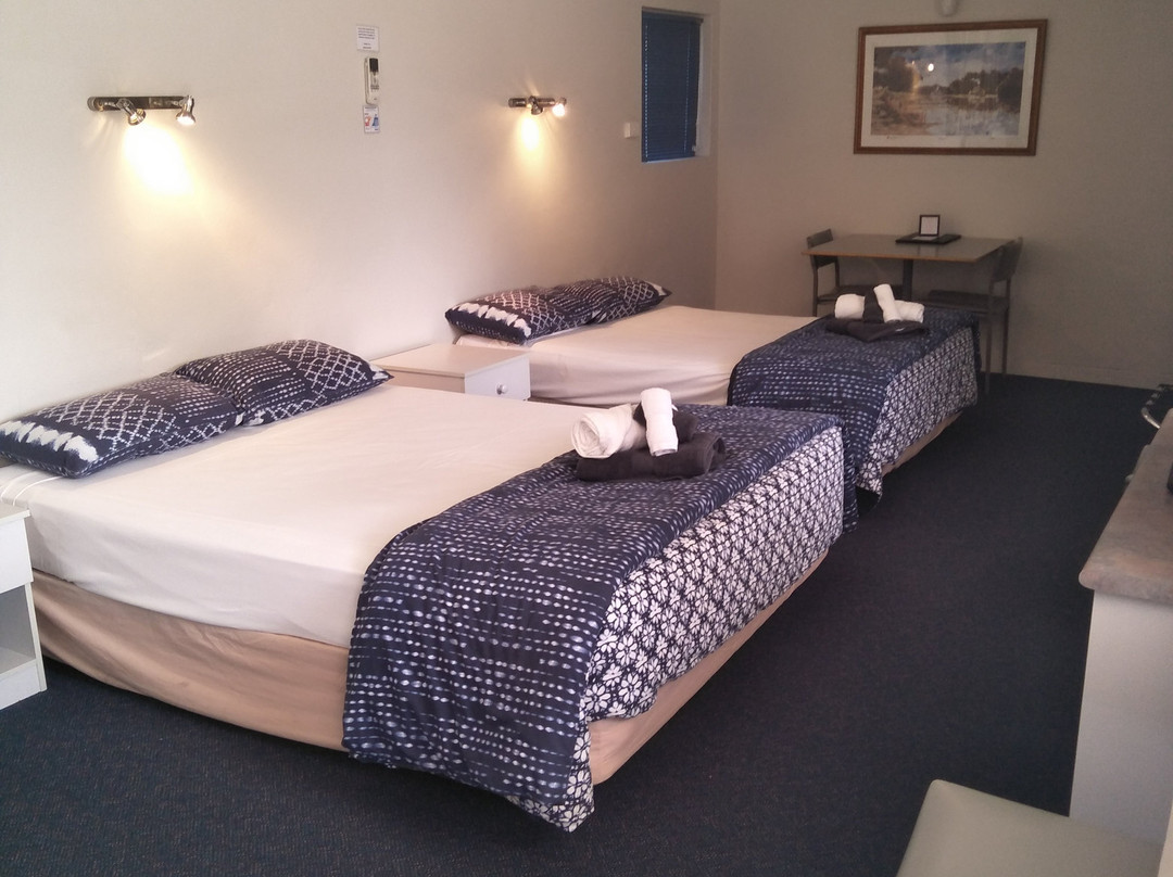 Coach House Hotel Motel主图