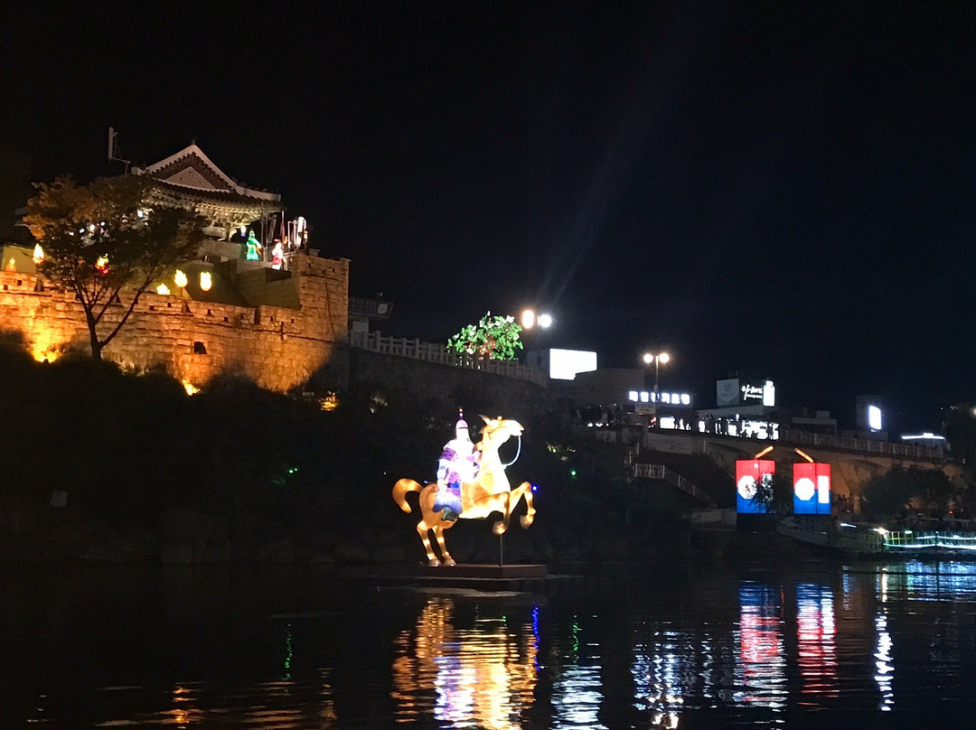 Jinju Namgang Yudeung Festival-晋州市必去景点
