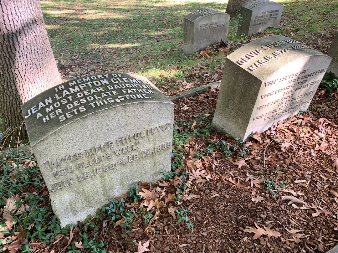 Mark Twain's Grave景点图片