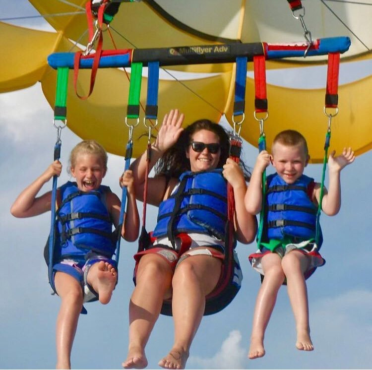 Gators Parasail景点图片